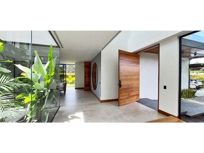 Casa de 6 alcobas en venta en Llano Grande, Rionegro, 800 m² · foto 3 de 24