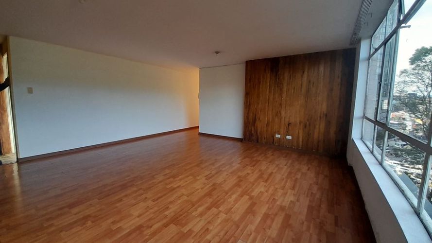 Apartamento de 3 alcobas en venta en Centro Narino, Bogotá, 101 m² · foto 2 de 13