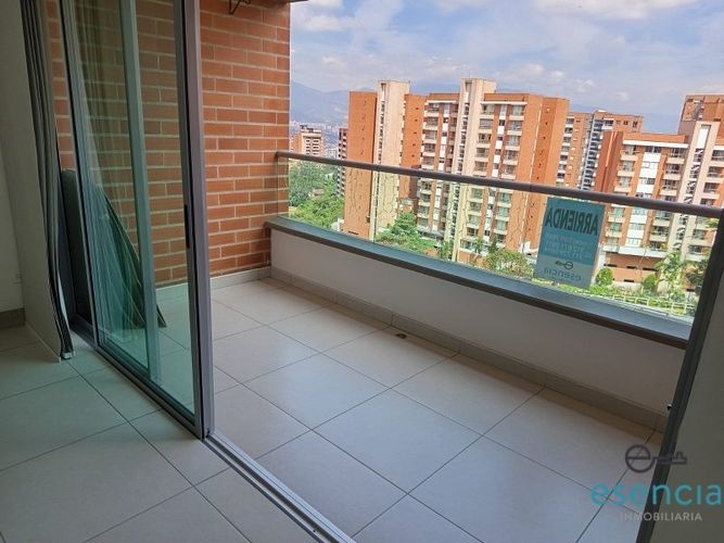 Apartamento de 3 alcobas en arriendo en Loma Del Esmeraldal, Envigado, 100 m² · foto 2 de 17
