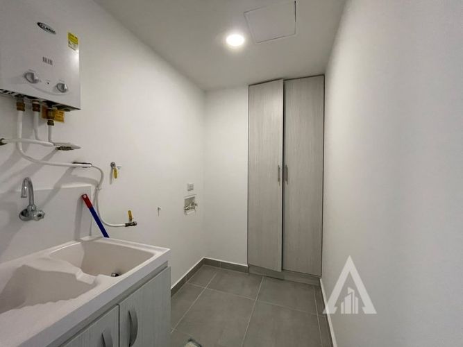 Apartamento de 1 alcoba en arriendo en Ciudad Del Río, Medellín, 45 m² · foto 2 de 5