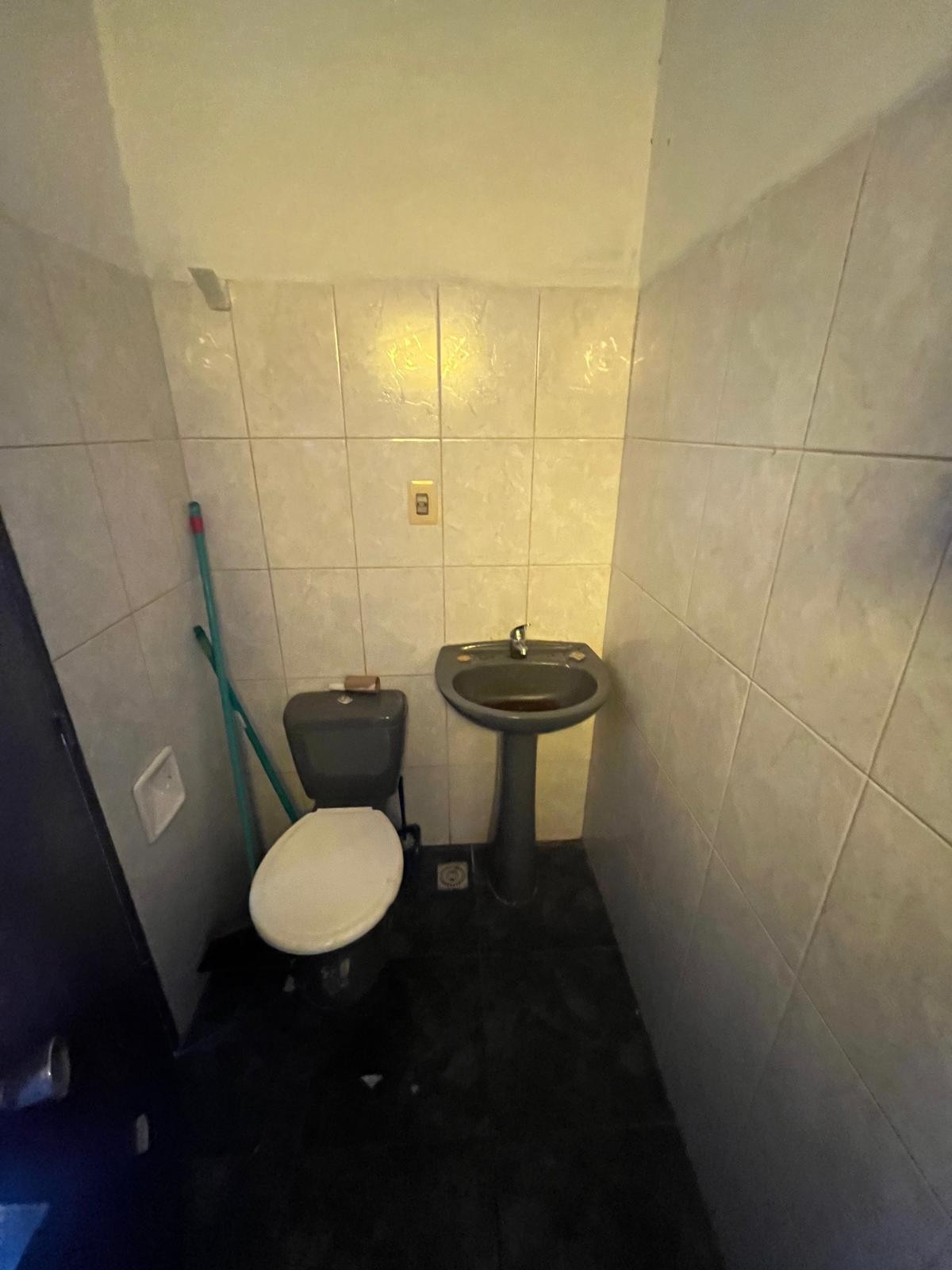 Local ideal deposito o talle en Pedro Cossio a metros de Camino Carrasco · Foto 8