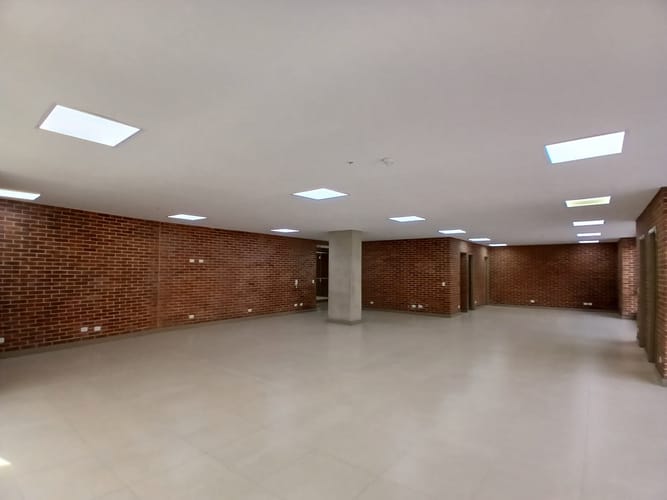 Oficina en arriendo en Castropol, Medellín, 136 m² · foto 4 de 12