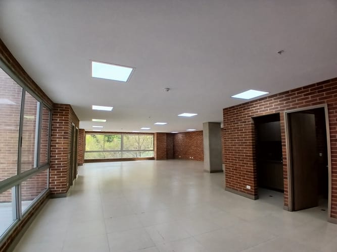Oficina en arriendo en Castropol, Medellín, 136 m² · foto 5 de 12
