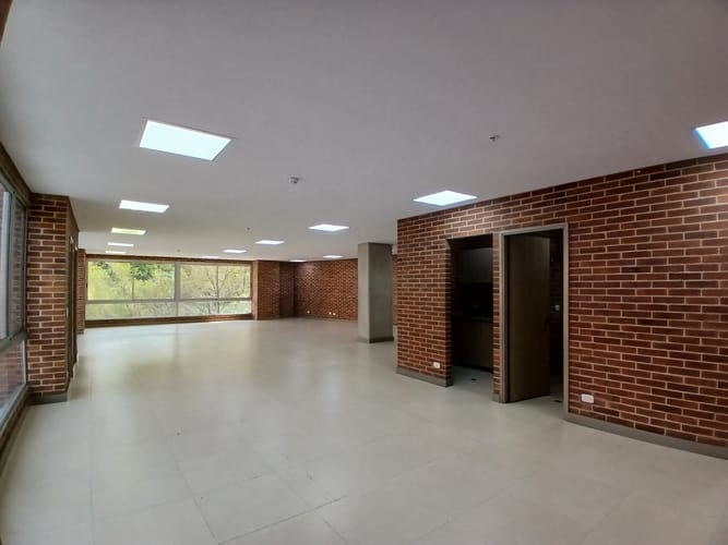 Oficina en arriendo en Castropol, Medellín, 136 m² · foto 6 de 12