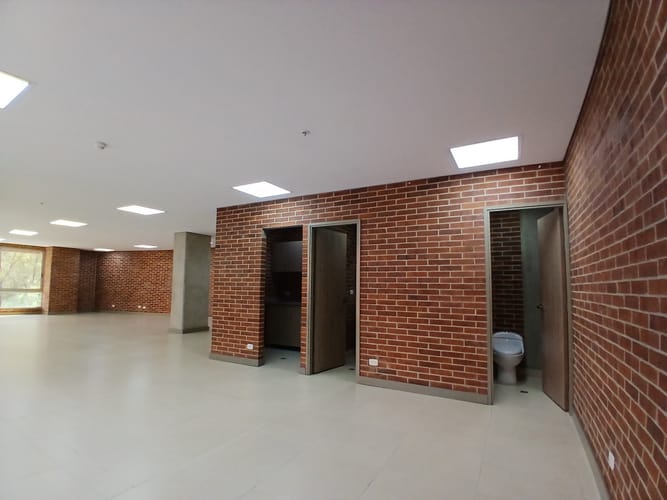 Oficina en arriendo en Castropol, Medellín, 136 m² · foto 9 de 12