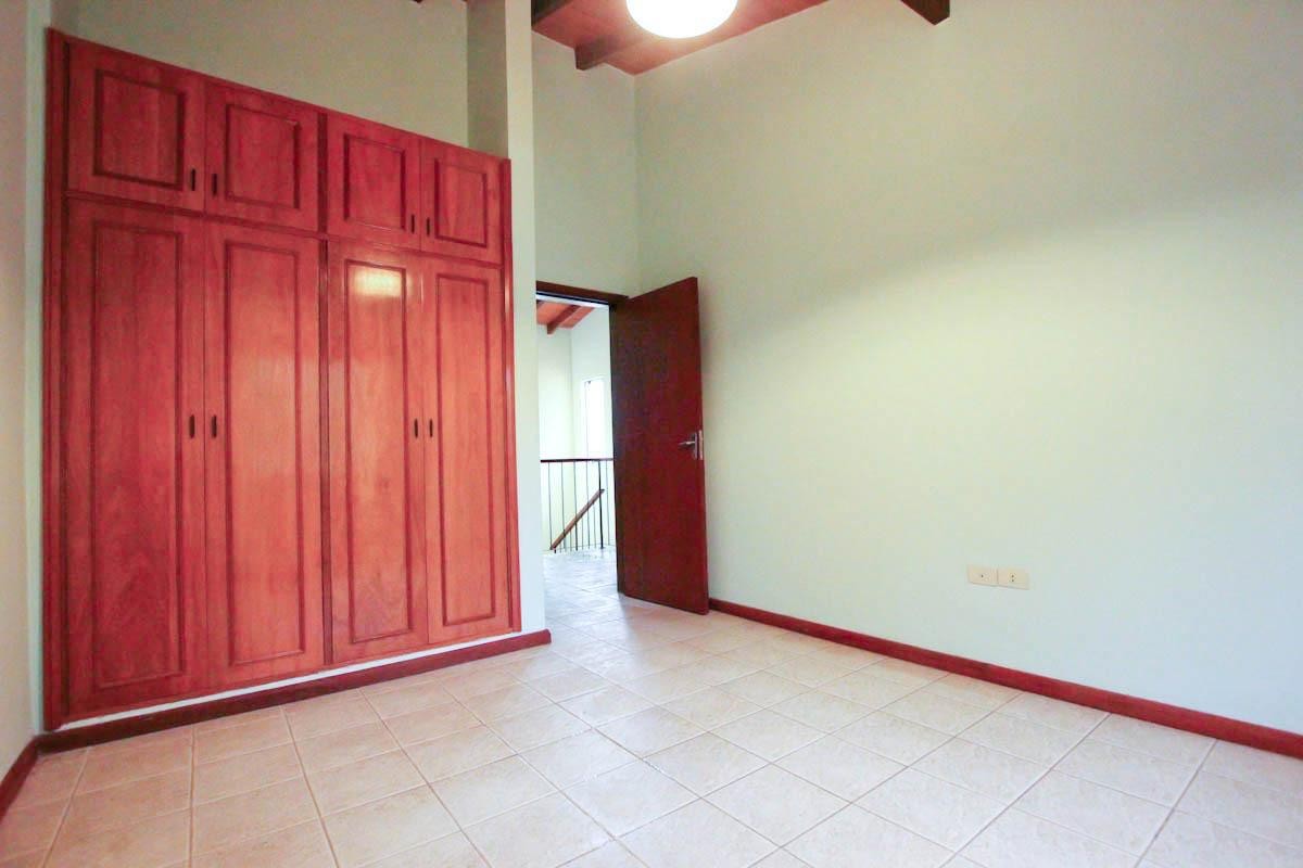 ALQUILO DUPLEX 3 DORMITORIOS ZONA PASEO LA GALERIA — foto 2