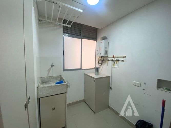 Apartamento de 3 alcobas en arriendo en Las Lomitas, Medellín, 110 m² · foto 10 de 24