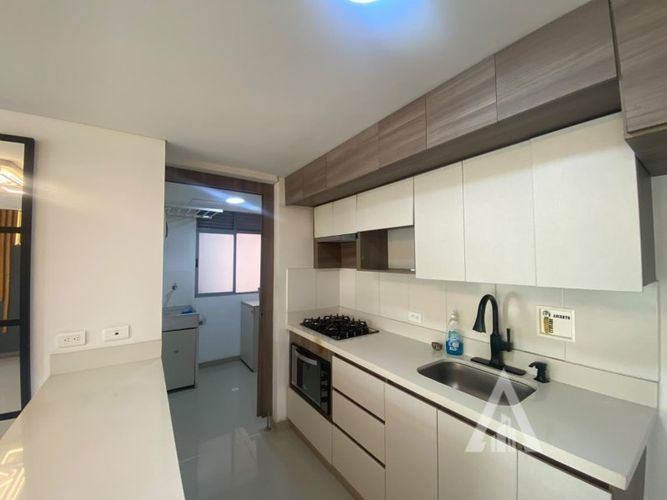Apartamento de 3 alcobas en arriendo en Las Lomitas, Medellín, 110 m² · foto 12 de 24
