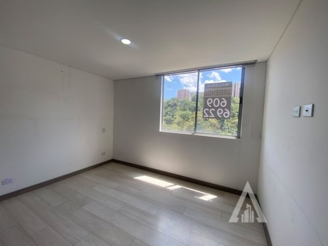 Apartamento de 3 alcobas en arriendo en Las Lomitas, Medellín, 110 m² · foto 23 de 24