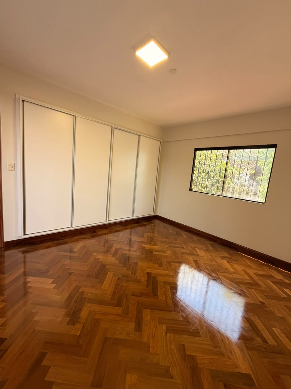 ALQUILO HERMOSO TRIPLEX DE 3 DORMITORIOS EN HERRERA — foto 3