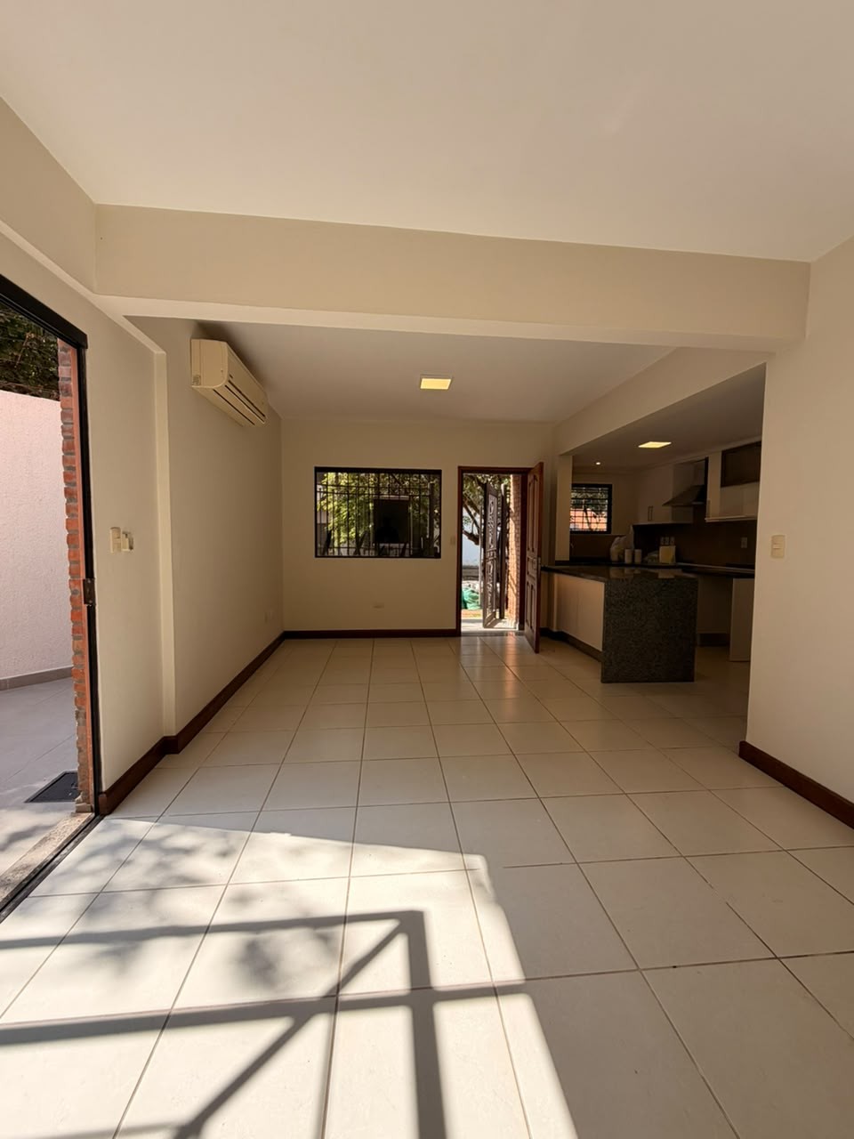ALQUILO HERMOSO TRIPLEX DE 3 DORMITORIOS EN HERRERA — foto 2
