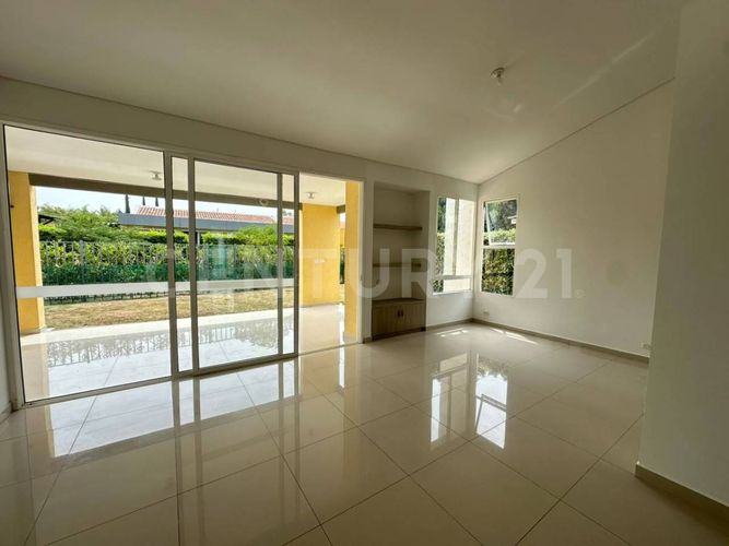 Casa de 3 alcobas en venta en Samanes Del Castillo, Jamundí, 171 m² · foto 3 de 16