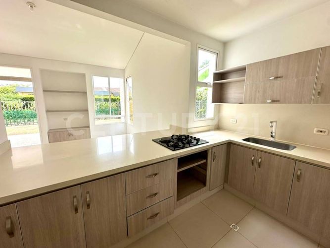 Casa de 3 alcobas en venta en Samanes Del Castillo, Jamundí, 171 m² · foto 4 de 16