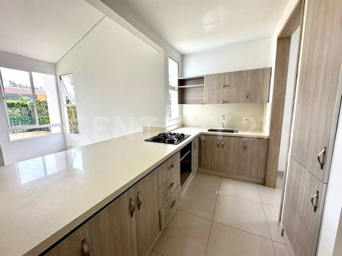 Casa de 3 alcobas en venta en Samanes Del Castillo, Jamundí, 171 m² · foto 5 de 16