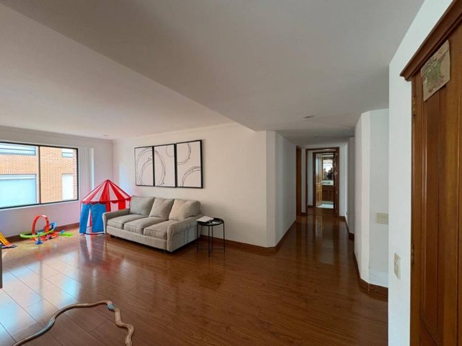 Apartamento de 3 alcobas en arriendo en Los Rosales, Bogotá, 262 m² · foto 13 de 24