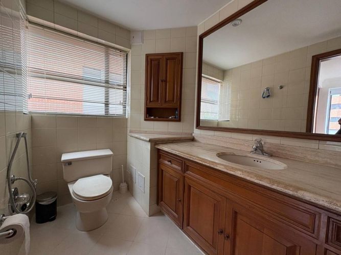 Apartamento de 3 alcobas en arriendo en Los Rosales, Bogotá, 262 m² · foto 17 de 24