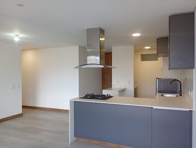 Apartamento de 2 alcobas en arriendo en El Poblado, Medellín, 91 m² · foto 5 de 16