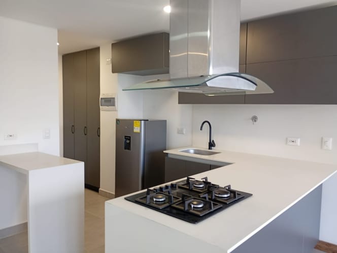 Apartamento de 2 alcobas en arriendo en El Poblado, Medellín, 91 m² · foto 4 de 16