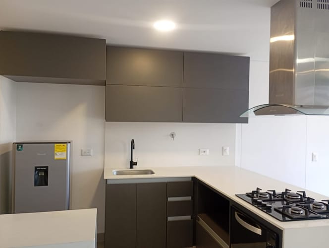 Apartamento de 2 alcobas en arriendo en El Poblado, Medellín, 91 m² · foto 3 de 16