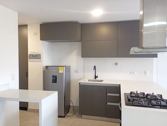 Apartamento de 2 alcobas en arriendo en El Poblado, Medellín, 91 m² · foto 6 de 16