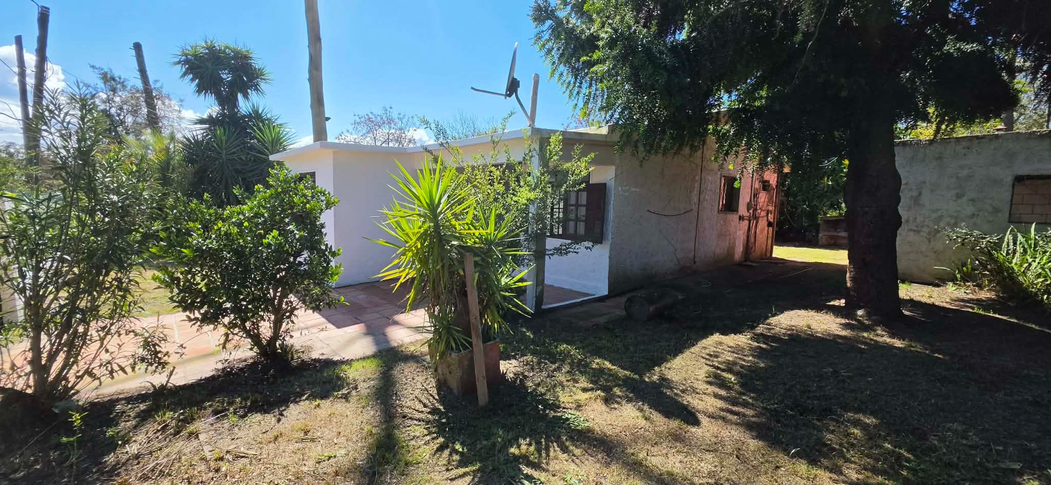Casa estilo chalet clásico, de balneario, ubicado en excelente punto,tres cuadras de Giannattasio al norte, 2-3 dormitorios, 1 baño, jardín, fondo con parrillero. - foto 5