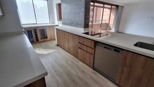 Apartamento de 3 alcobas en arriendo en El Tesoro, Medellín, 142 m² · foto 2 de 21
