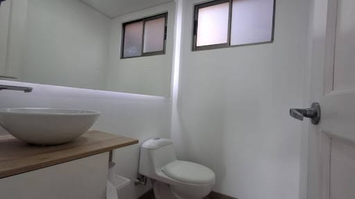 Apartamento de 3 alcobas en arriendo en El Tesoro, Medellín, 142 m² · foto 20 de 21