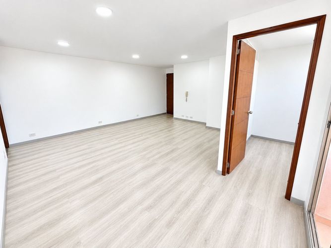Oficina en arriendo en Las Lomas, Medellín, 65 m² · foto 2 de 10