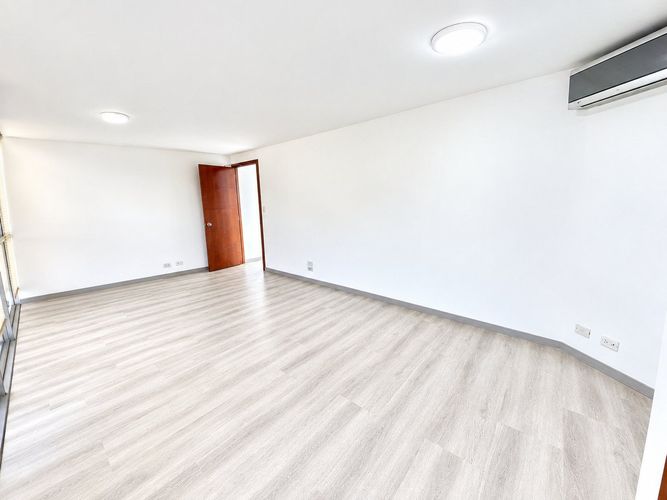 Oficina en arriendo en Las Lomas, Medellín, 65 m² · foto 3 de 10