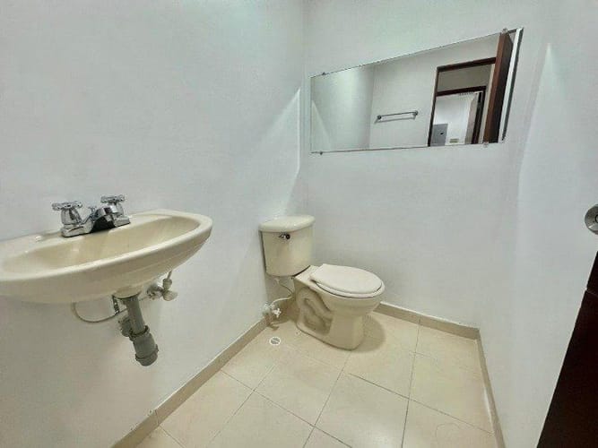 Oficina en arriendo en Las Lomas, Medellín, 65 m² · foto 7 de 10