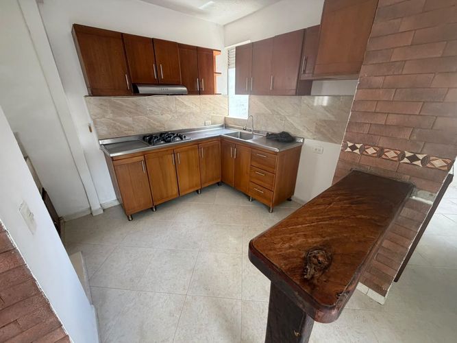 Apartamento de 3 alcobas en venta en La Ceja, 70 m² · foto 2 de 14