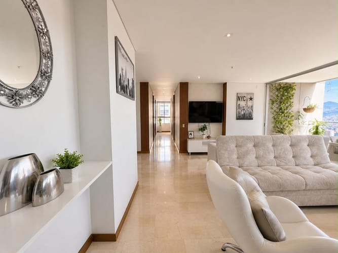 Apartamento de 3 alcobas en arriendo en El Poblado, Medellín, 175 m² · foto 3 de 20