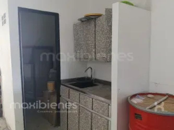 Local en arriendo en La Ceja, 257 m² · foto 3 de 8