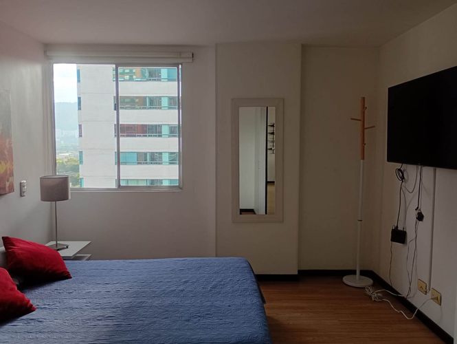 Apartamento de 2 alcobas en arriendo en El Poblado, Medellín, 73 m² · foto 8 de 14