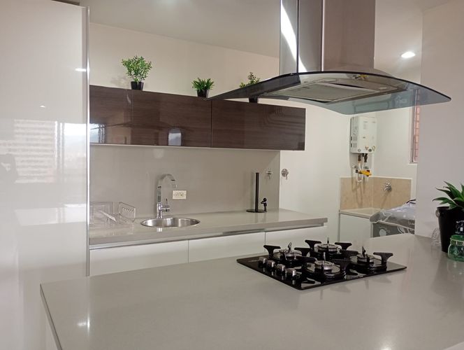 Apartamento de 2 alcobas en arriendo en El Poblado, Medellín, 73 m² · foto 3 de 14