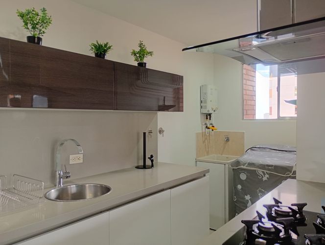 Apartamento de 2 alcobas en arriendo en El Poblado, Medellín, 73 m² · foto 5 de 14
