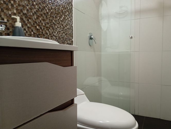 Apartamento de 2 alcobas en arriendo en El Poblado, Medellín, 73 m² · foto 13 de 14