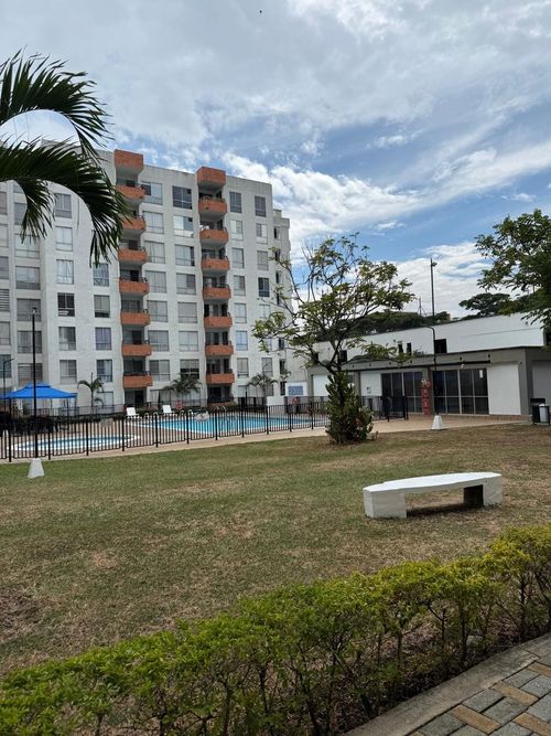 Apartamento de 3 alcobas en venta en Conjunto Residencial Punta Del Este, Cali, 70 m² · foto 2 de 14