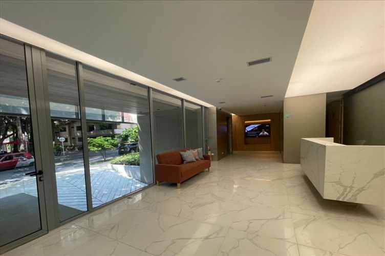 Oficina en arriendo en El Velódromo, Medellín, 240 m² · foto 2 de 9