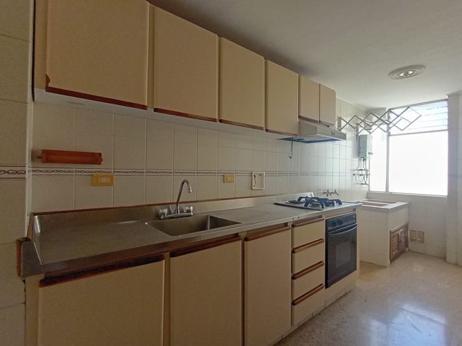 Apartamento de 2 alcobas en venta en Laureles, Medellín, 80 m² · foto 5 de 18