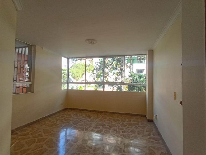 Apartamento de 2 alcobas en venta en Laureles, Medellín, 80 m² · foto 2 de 18