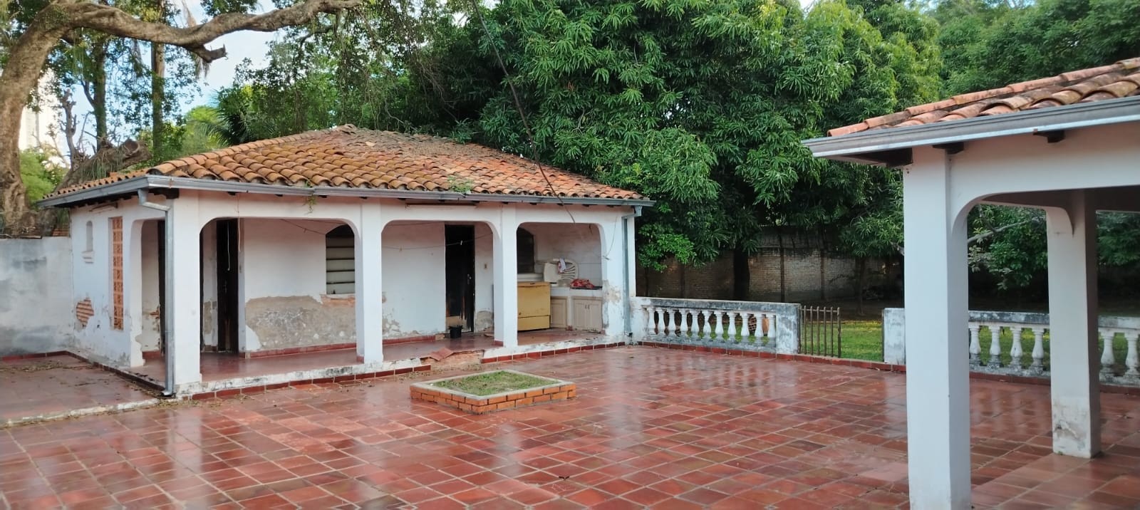 INVERSIÓN ESTRATÉGICA EN ASUNCIÓN: Dos Terrenos Premium sobre Itapúa y Vía Férrea, con Potencial Inigualable para Desarrollos Residenciales, Corporativos o Comerciales de Gran Esca - foto 2