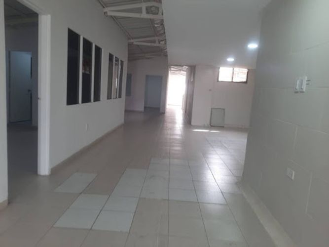 Bodega en arriendo en La Candelaria, Medellín, 220 m² · foto 2 de 24