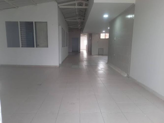Bodega en arriendo en La Candelaria, Medellín, 220 m² · foto 5 de 24