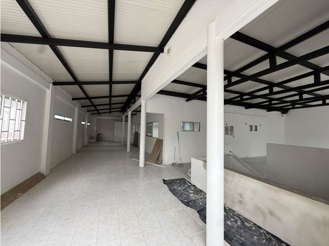 Bodega en venta en Manila, Medellín, 537 m² · foto 9 de 11