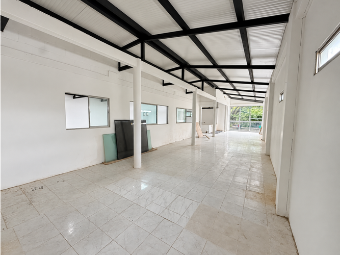 Bodega en arriendo en Manila, Medellín, 500 m² · foto 2 de 11
