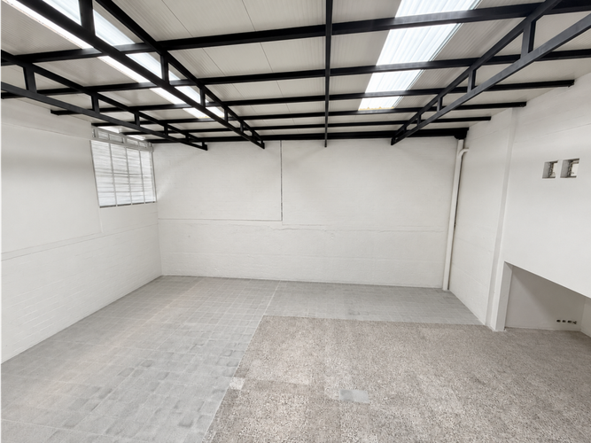 Bodega en arriendo en Manila, Medellín, 500 m² · foto 4 de 11