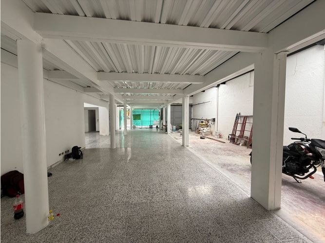 Bodega en arriendo en Manila, Medellín, 500 m² · foto 7 de 11