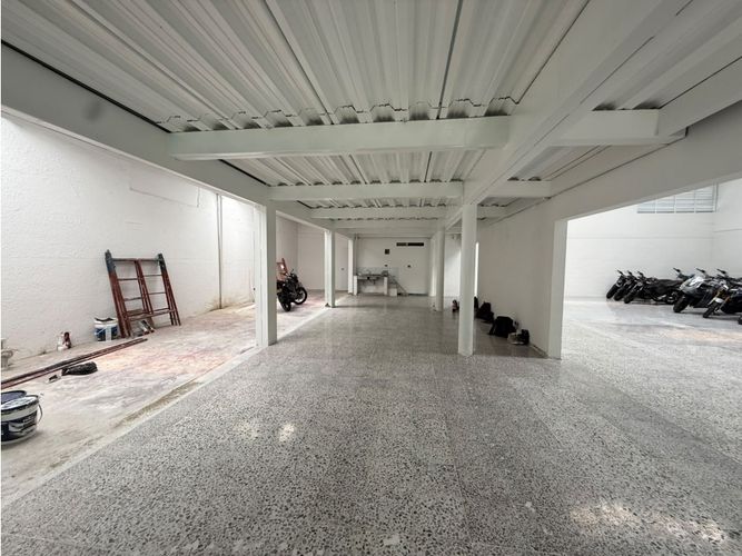 Bodega en arriendo en Manila, Medellín, 500 m² · foto 8 de 11