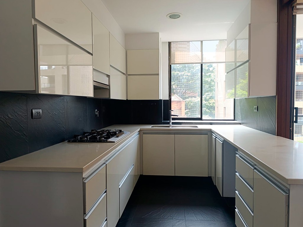 Apartamento en arriendo en El Poblado, Medellín · foto 10 de 19